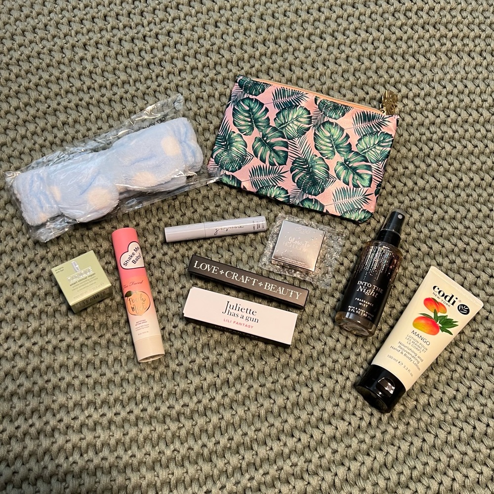 August 2022 Full Paradise Ipsy Glam Bag with Extras